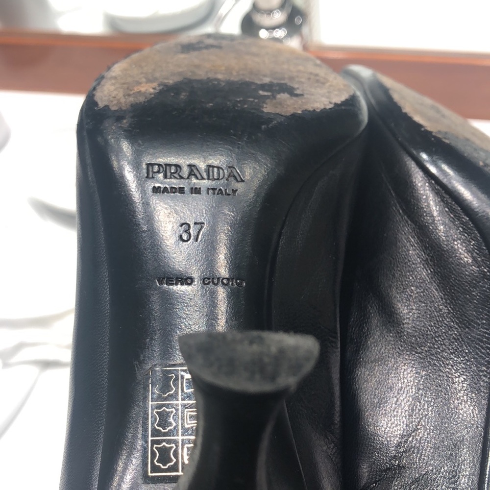 PRADA LEATHER PUMPS - Picture 10 of 10